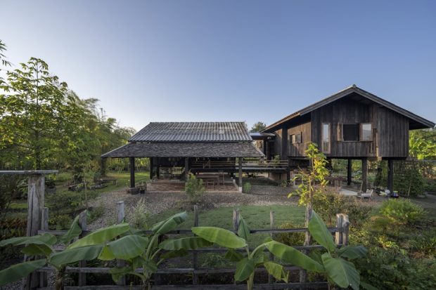 บ้านไม้มีใต้ถุนสไตล์ล้านนาประยุกต์