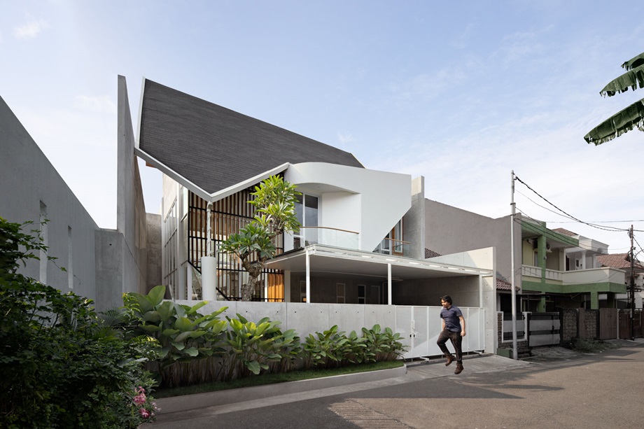 บ้านสไตล์โมเดิร์นหลังคาองศาไม่เท่า