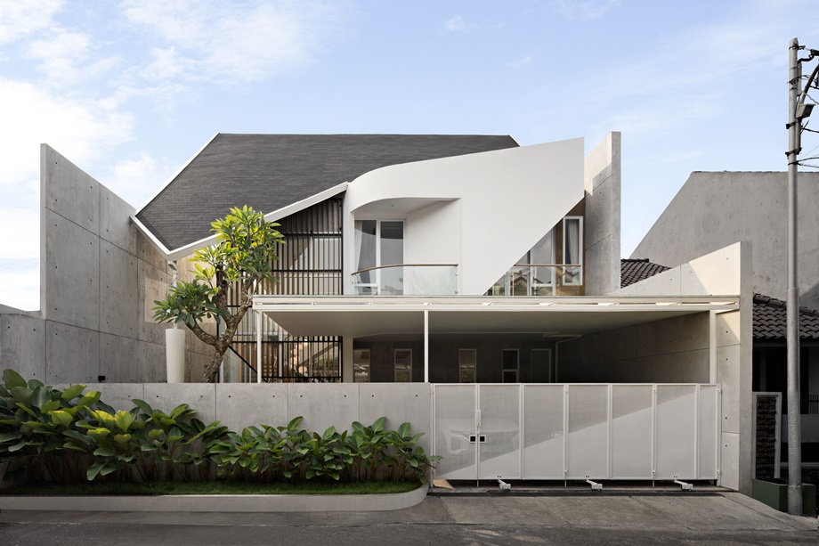 บ้านสไตล์โมเดิร์นหลังคาองศาไม่เท่า