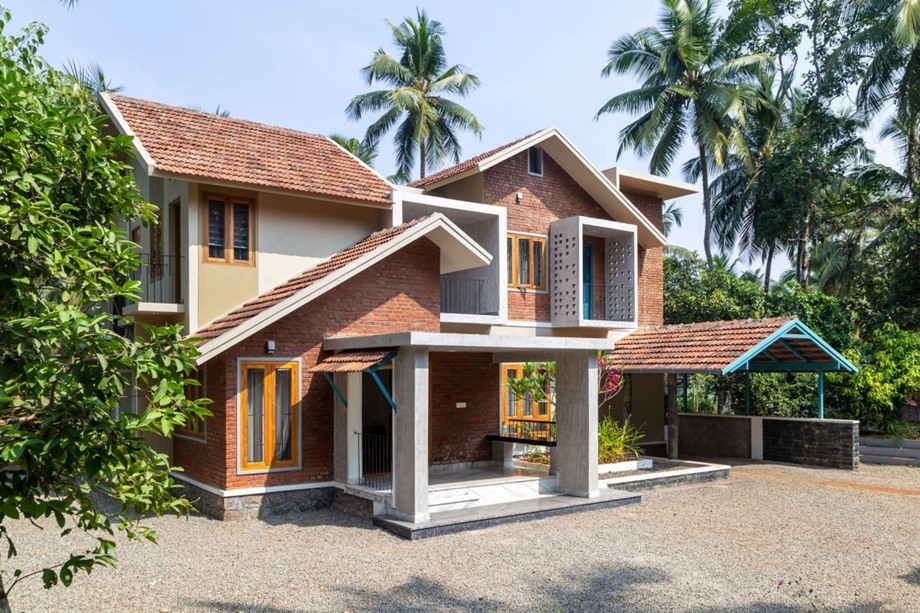 บ้านหลังคาจั่วองศาไม่เท่า