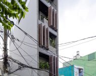 บ้านหน้าแคบลึกฟาซาดบานไม้ระแนง