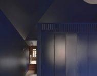 บ้านตกแต่งผนังสีน้ำเงินเข้ม
