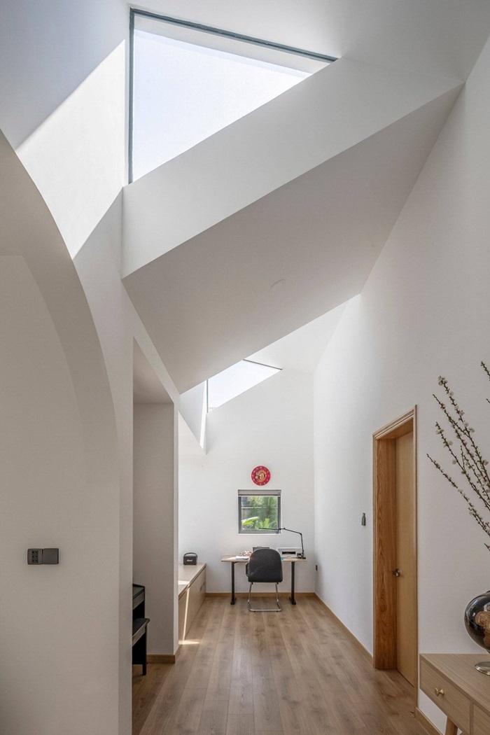 เพดานสูงมีช่องแสง skylight