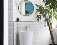 ห้องน้ำตกแต่งด้วย subway tiles