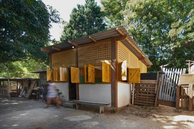 บ้านชั้นเดียวหลังคาเพิงหมาแหงน