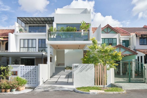 บ้านโมเดิร์นมินิมอลโทนสีขาวตกแต่งไม้และกระจก