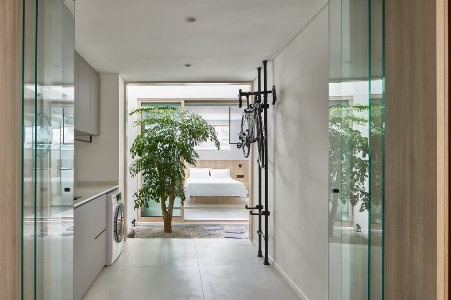 คอร์ทในบ้านคั่นระหว่างห้องนอน