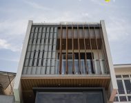 บ้านโมเดิร์นทรอปิคอลเปิดปิดฟาซาดได้