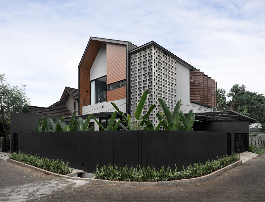 บ้านสไตล์นอร์ดิกผนังอิฐช่องลมในเขตร้อนชื้น