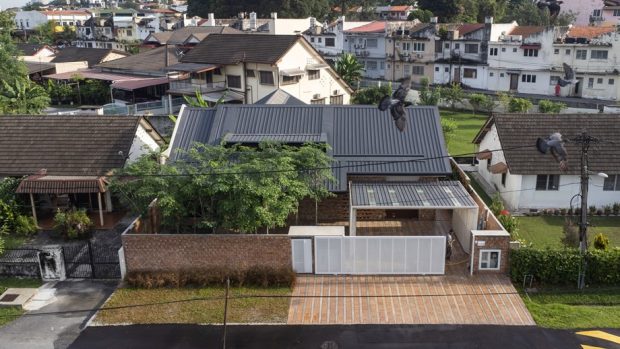บ้านผสมผสานวัสดุท้องถิ่นกับโมเดิร์น