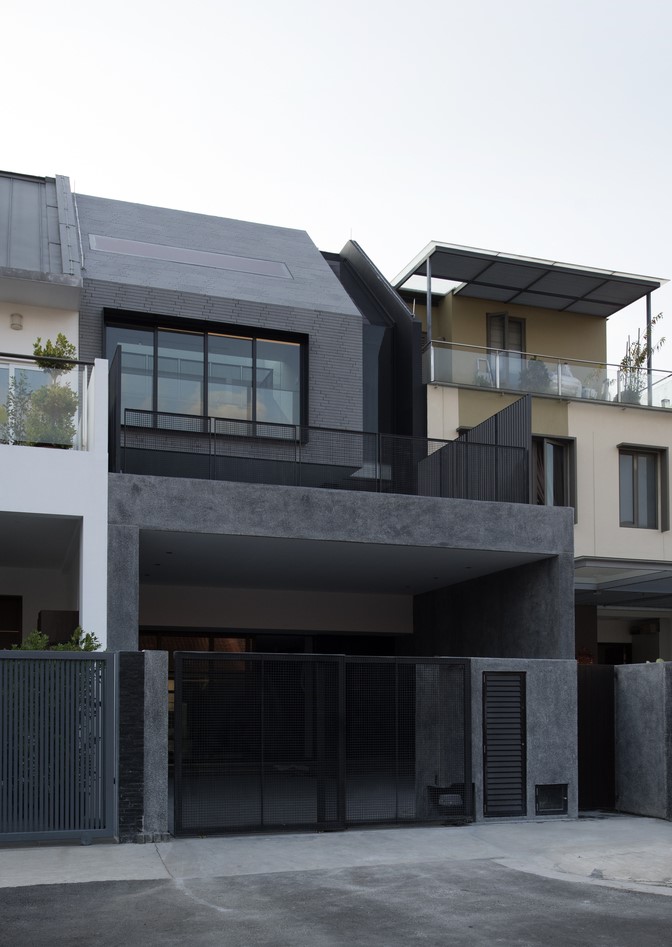 บ้านโมเดิร์นโทนสีเทาดำ