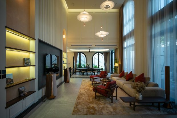 บ้านโถงสูงตกแต่งสไตล์ Neoclassic