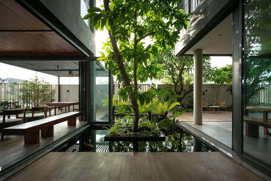 จัดสวนน้ำในช่องว่างระหว่างอาคาร