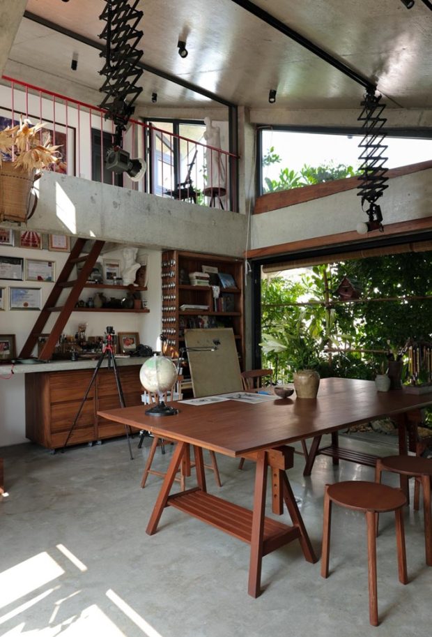 ห้องทำงานโปร่งสบายแสงธรรมชาติ
