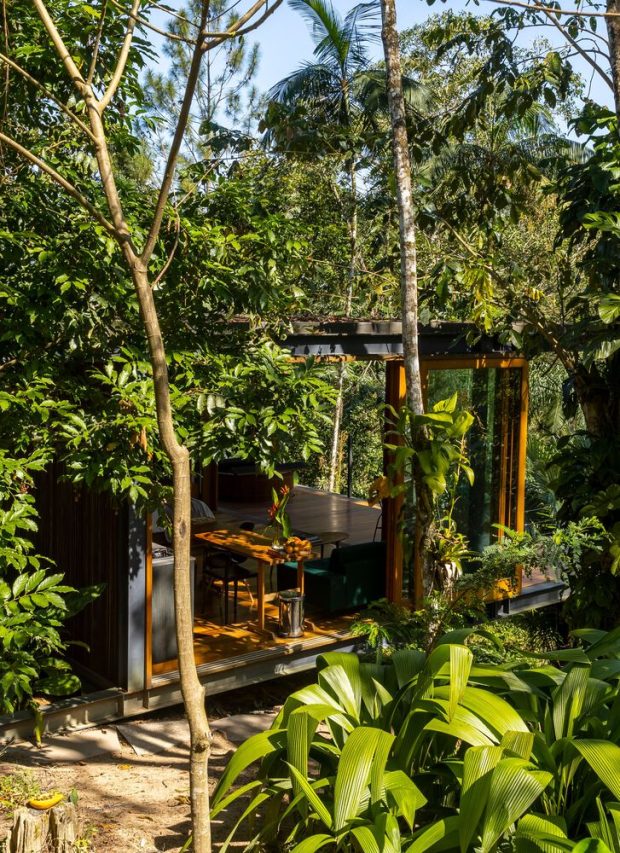 บ้านไม้สไตล์เคบินกลางธรรมชาติ