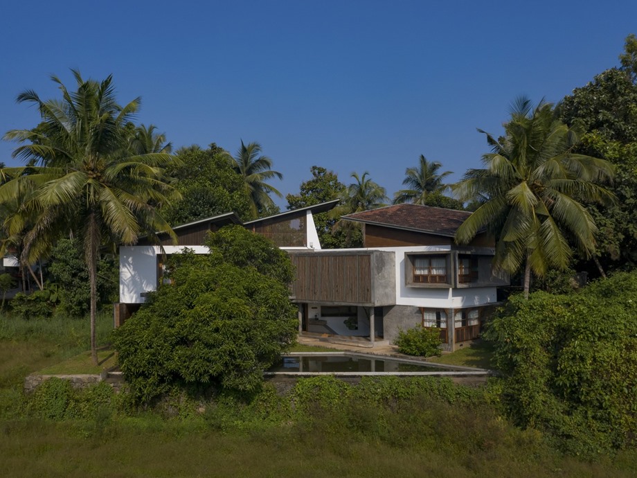 บ้านหลังคาเพิงหมาแหงนสไตล์ทรอปิคอล