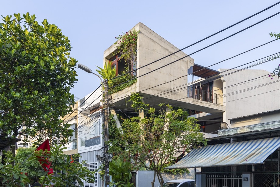 บ้านยั่งยืนคอนกรีตเปลือย