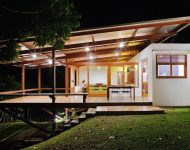 บรรยากาศบ้านหลังเปิดไฟช่วงค่ำ