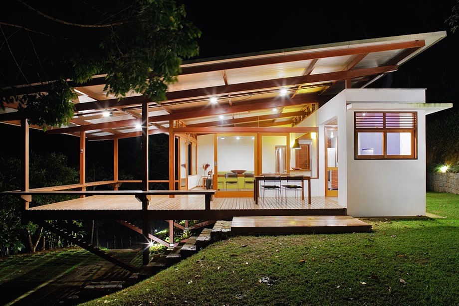 บรรยากาศบ้านหลังเปิดไฟช่วงค่ำ