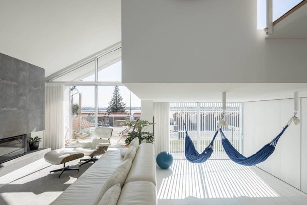 บ้านแบบ open plan โทนสีขาวโปร่งโล่ง