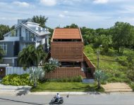 บ้านโมเดิร์นทรอปิคอลฟาซาดอิฐช่องลม