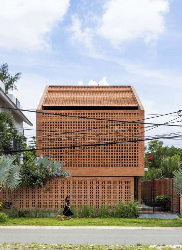 บ้านโมเดิร์นทรอปิคอลฟาซาดอิฐช่องลม