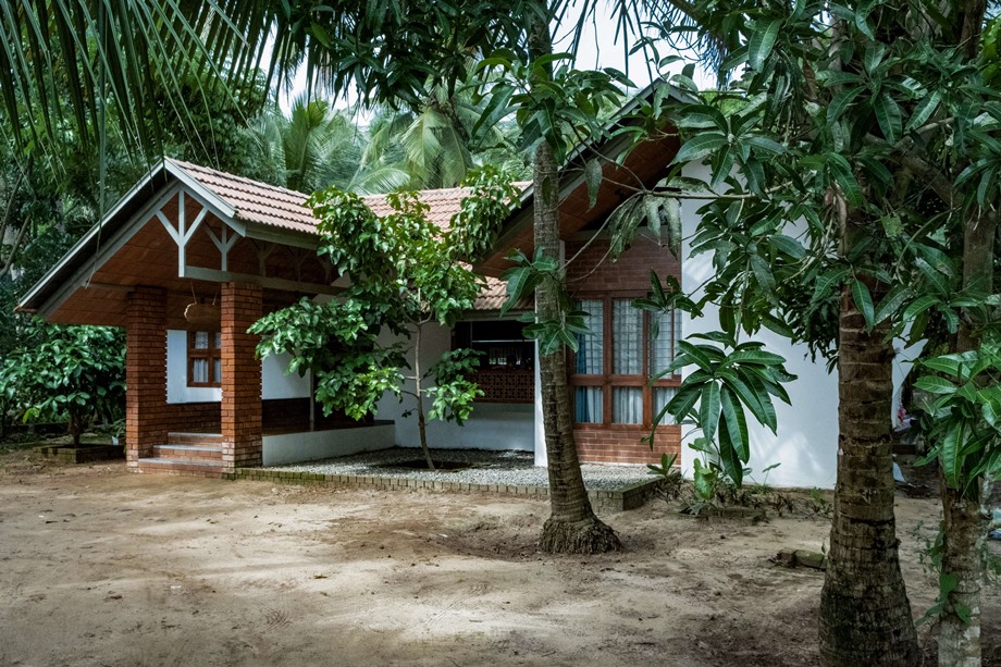 บ้านหลังคากระเบื้องออกแบบสำหรับบ้านร้อนชื้น