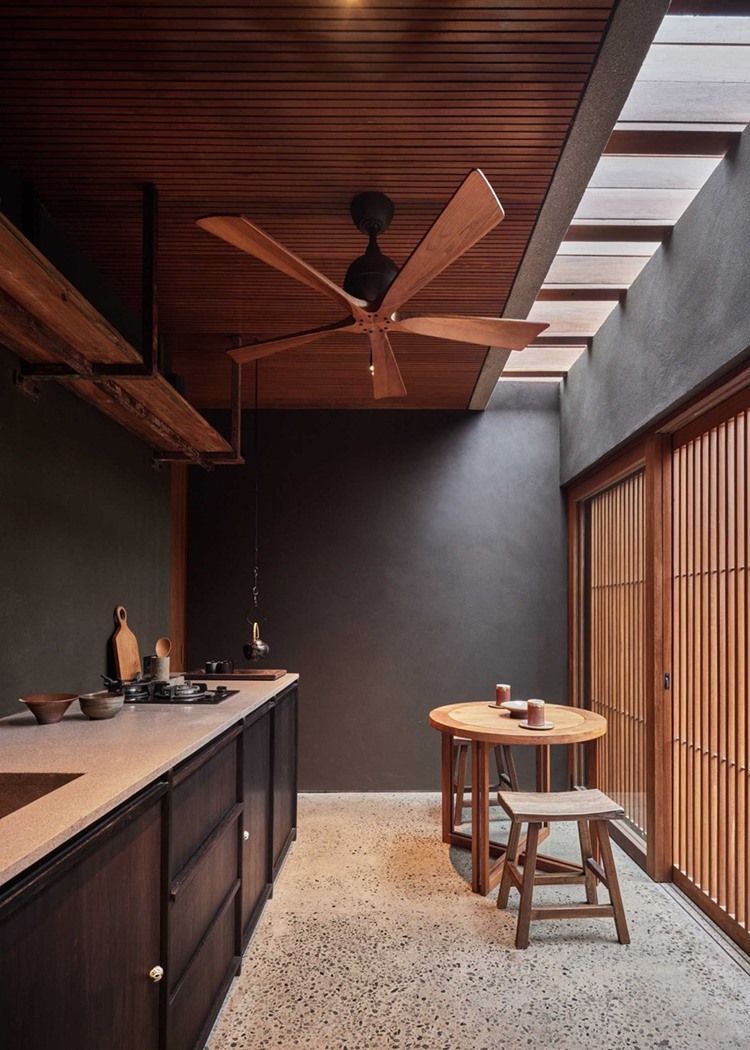 บ้านร่วมสมัยตกแต่งสไตล์ญี่ปุ่นกับทรอปิคอลโมเดิร์น