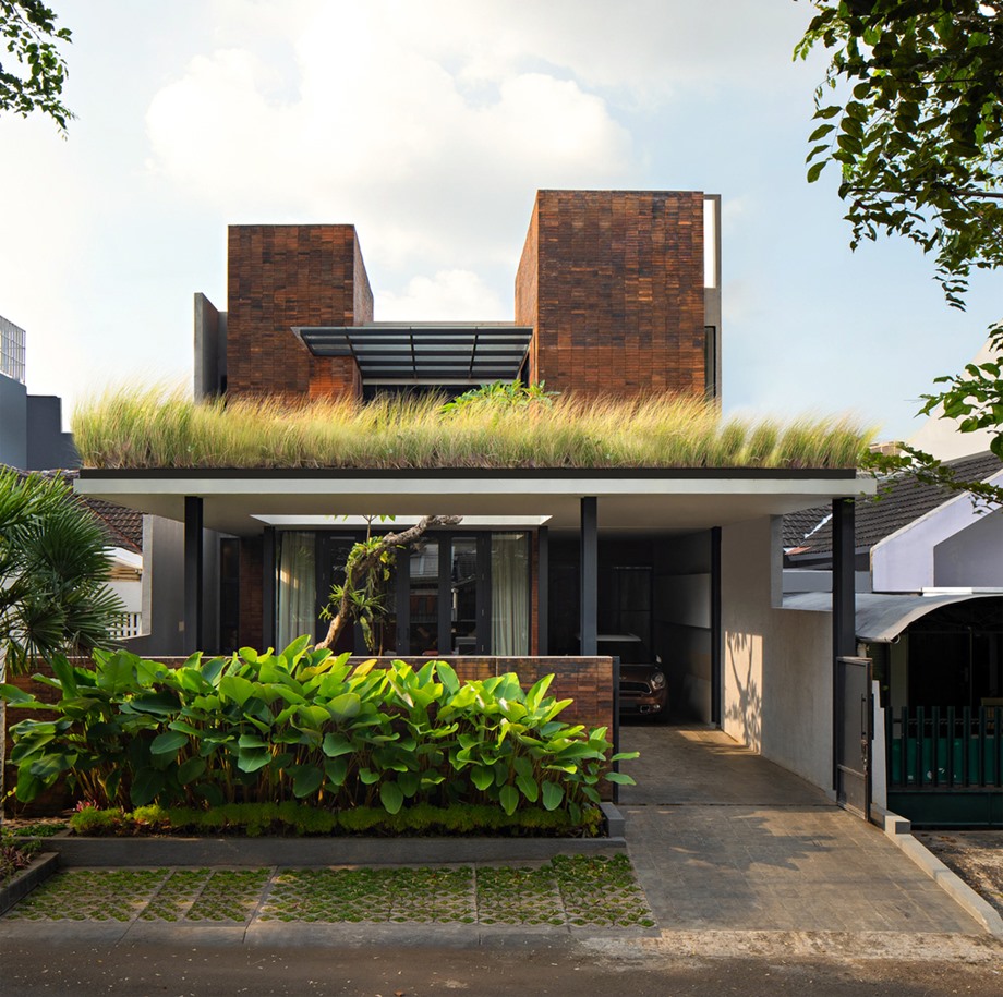 บ้านโมเดิร์นทรอปิคอลโครงสร้างอิฐและเหล็ก