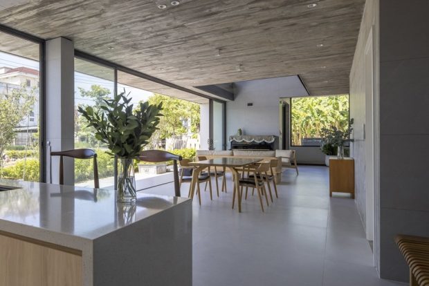 บ้าน open plan เชื่อมต่อแนวนอนและแนวตั้ง