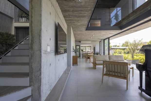 บ้าน open plan คอนกรีตเปลือย