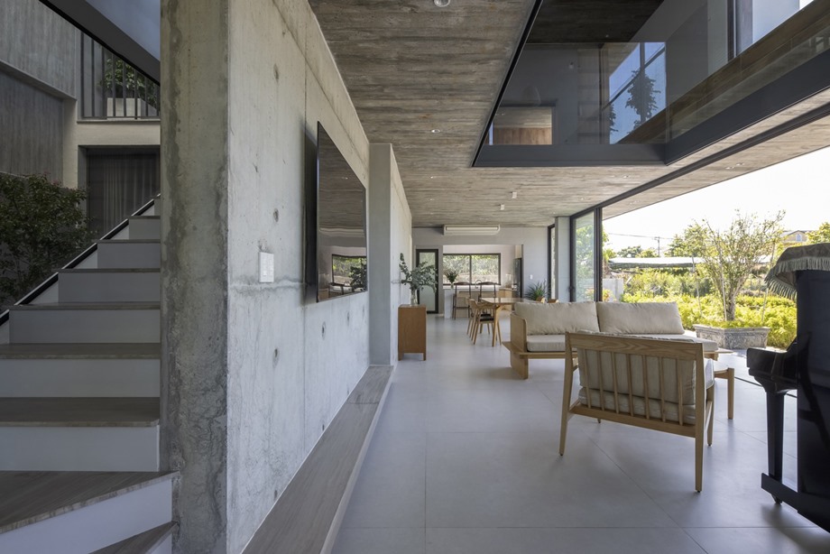 บ้าน open plan คอนกรีตเปลือย