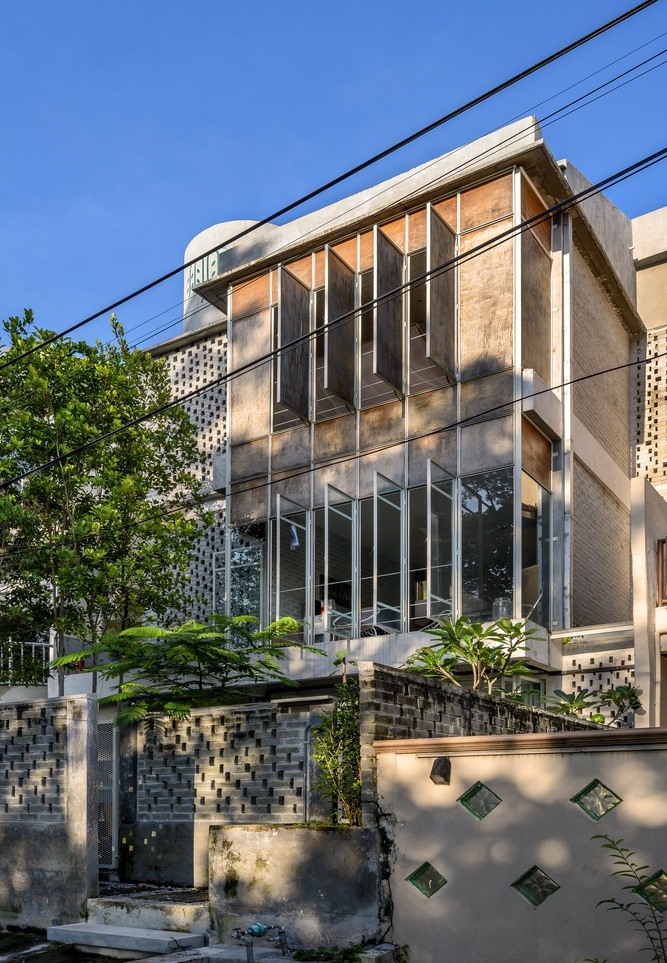 บ้านในเขตร้อนฟาซาดเปิดปิดได้ระบายอากาศง่าย