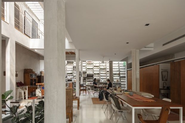 บ้าน open plan เชื่อมต่อพื้นที่ใช้งานชั้นล่าง
