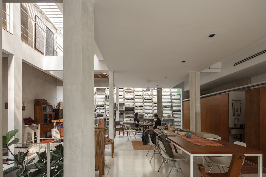 บ้าน open plan เชื่อมต่อพื้นที่ใช้งานชั้นล่าง