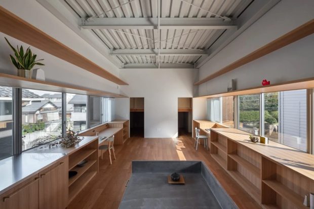 บ้าน open plan มีครัว ห้องทานข้าว มุมทำงาน นั่งเล่นในพื้นที่เดียว