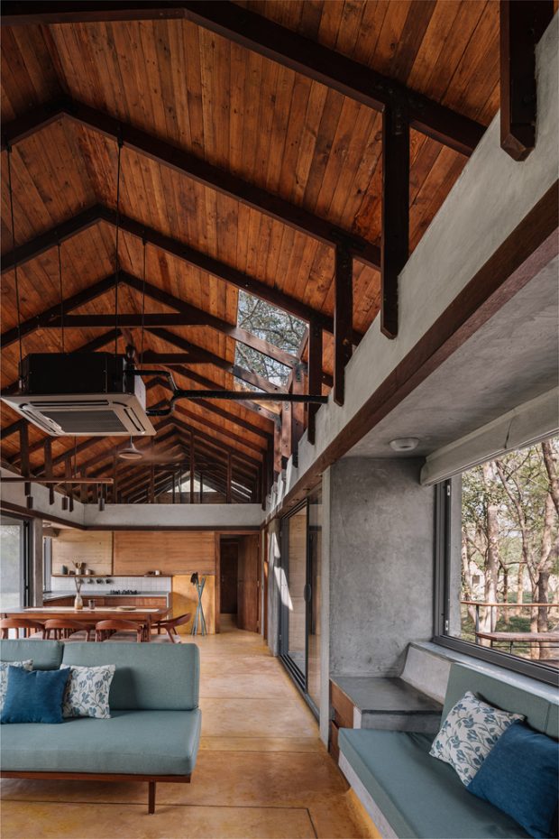 บ้าน open plan หลังคาจั่วสูงโชว์ฝ้าเพดานไม้