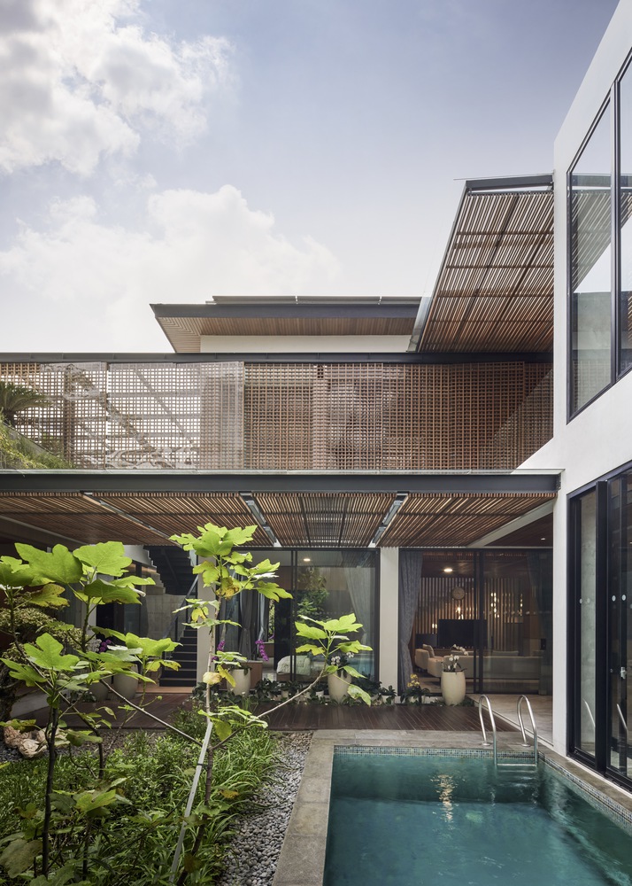 บ้านโมเดิร์นทรอปิคอลฟาซาดระแนงไม้