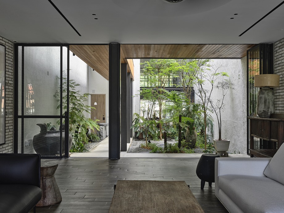 บ้านเปิดโล่งเชื่อมต่อลานสวนภายใน