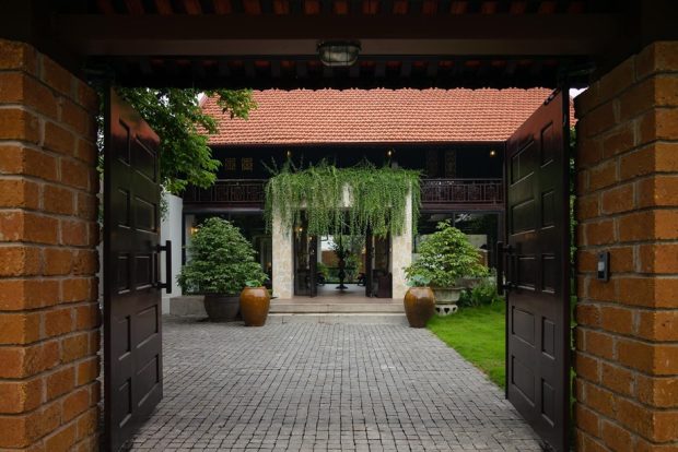 แผ่นหินปูถนนทางเข้าบ้าน