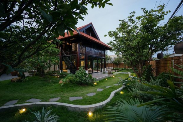 รีโนเวทบ้านโบราณเป็นบ้านสไตล์ร่วมสมัย