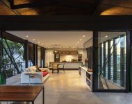 บรรยากาศในบ้านช่วงค่ำ