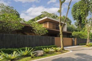 บ้านโมเดิร์นทรอปิคอลปิดภายนอกเปิดภายใน