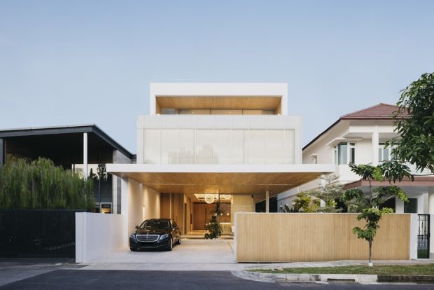บ้านโมเดิร์นตกแต่งโทนสีขาวและไม้