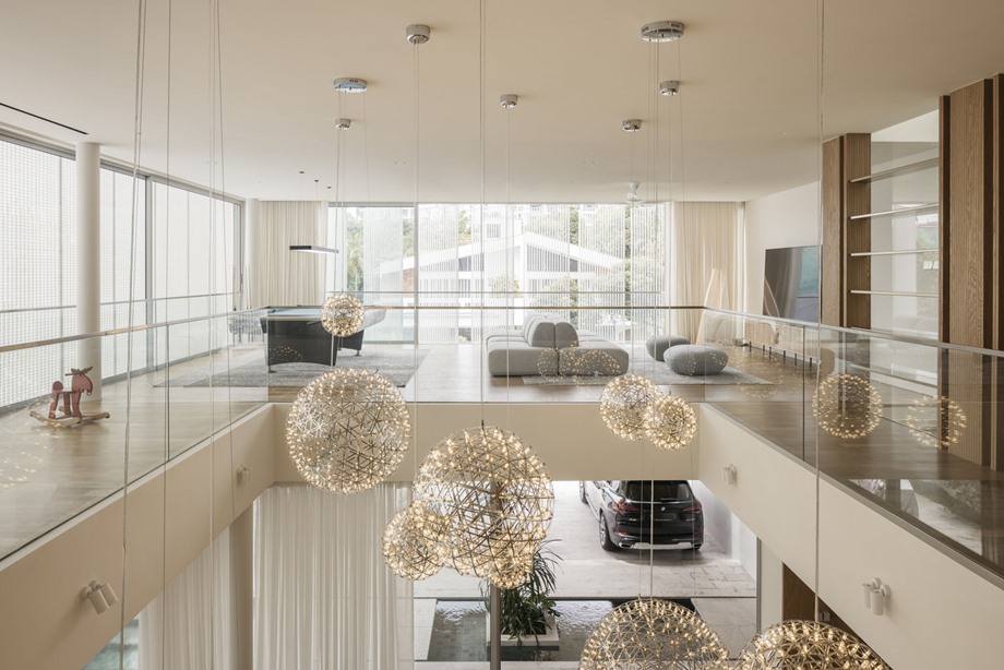 บ้านหรูหราด้วยโคมไฟระย้า Chandelier