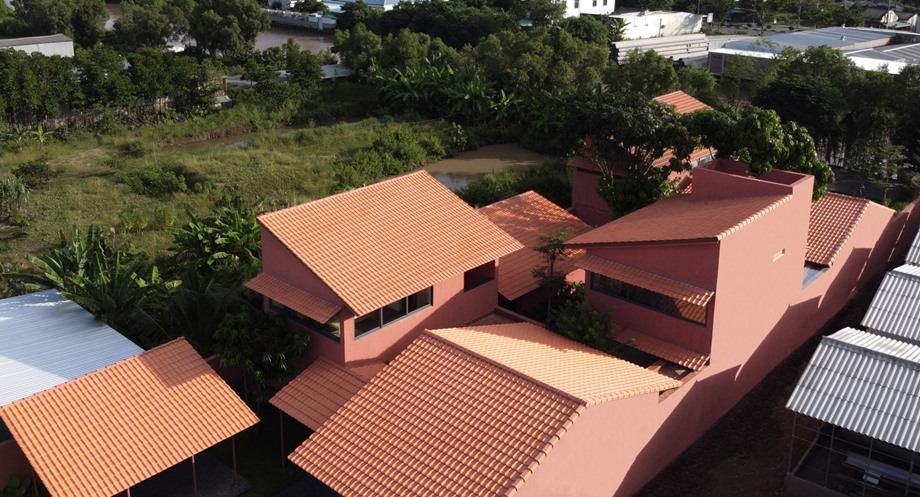 บ้านหลังคาเพิงหมาแหงนผสมหลังคาจั่ว